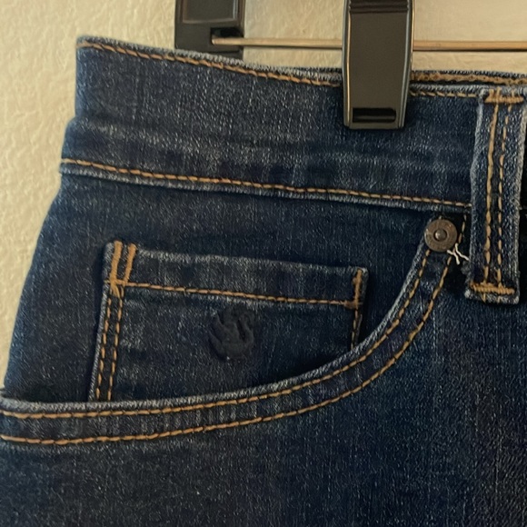 Gloria Vanderbilt Denim Ladies Shorts. Size 12. 5 pocket. Sewn hem Amanda - Picture 3 of 7